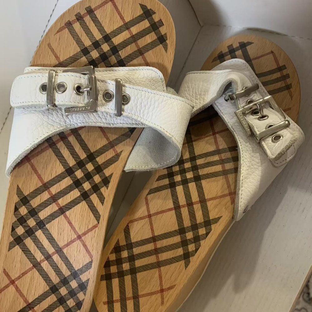 Burberry White Leather Slides size 7
